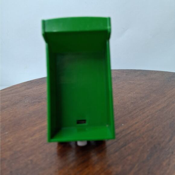 Tomy Ertl 1:64 Scale John Deere Toy Farm Dump Truck Diecast & Plastic Green - Picture 4 of 13